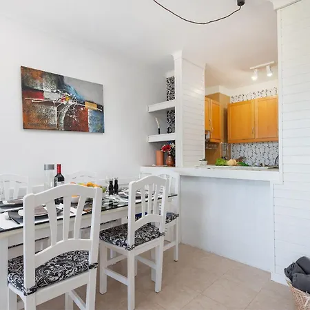 New Sol With Sea Views And Balcony By Bebreeze